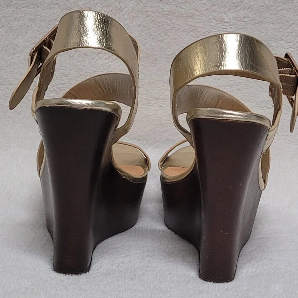 Lulus Dollhouse No Glitz No Glory Gold Wedge Sandals Vegan Leather Peep Toe 8.5
